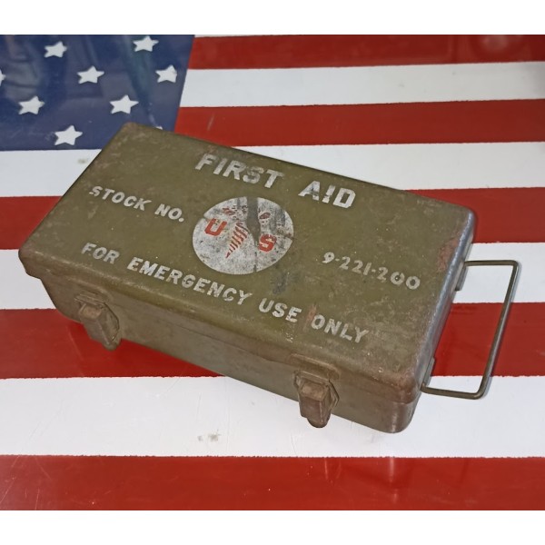 Boite FIRST AID US ARMY...