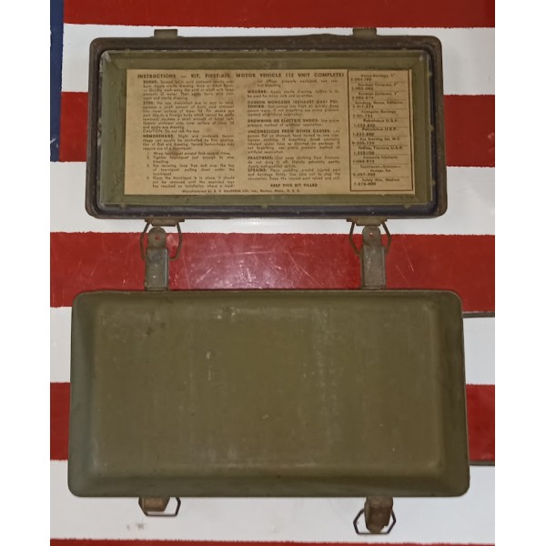 Boite FIRST AID US ARMY trousse secours véhicule 39/45 WW2