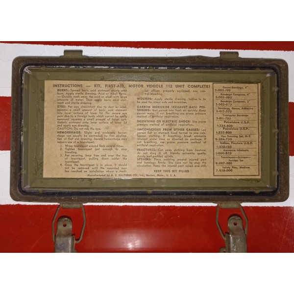 Boite FIRST AID US ARMY trousse secours véhicule 39/45 WW2