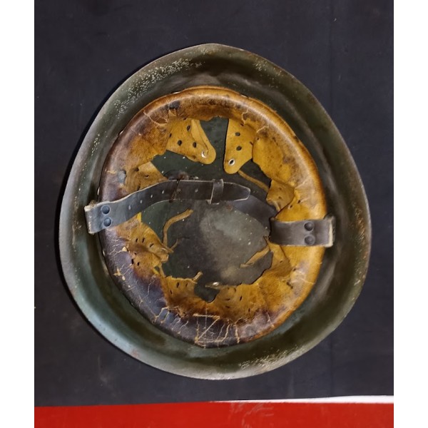 Casque Italien modèle 33 repeint camo Décima MAS WW2