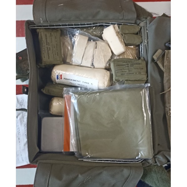 Trousse premier secours convoyage sanitaire Armée Française