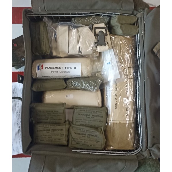 Trousse premier secours convoyage sanitaire Armée Française