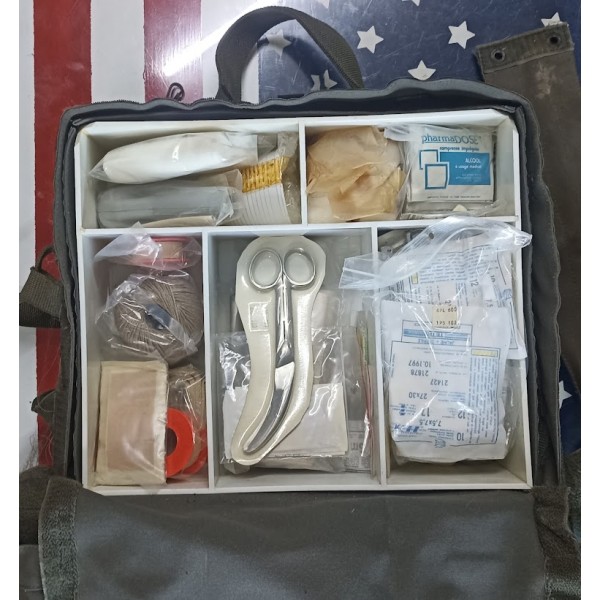 Trousse premier secours convoyage sanitaire Armée Française