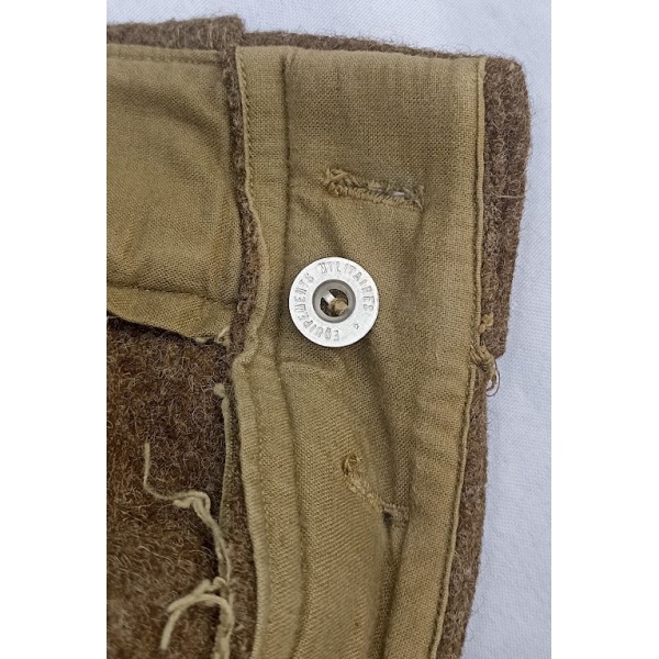 Saroual, sarouel modèle 1946 en drap kaki foncé Spahis Légion Etrangère portée