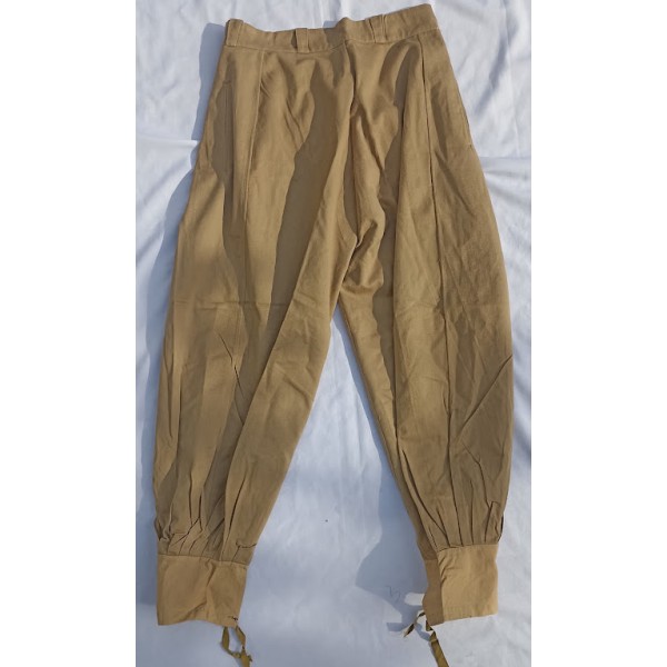 Saroual, sarouel modèle 1952 toile kaki clair AFN compagnie Saharienne Légion portée