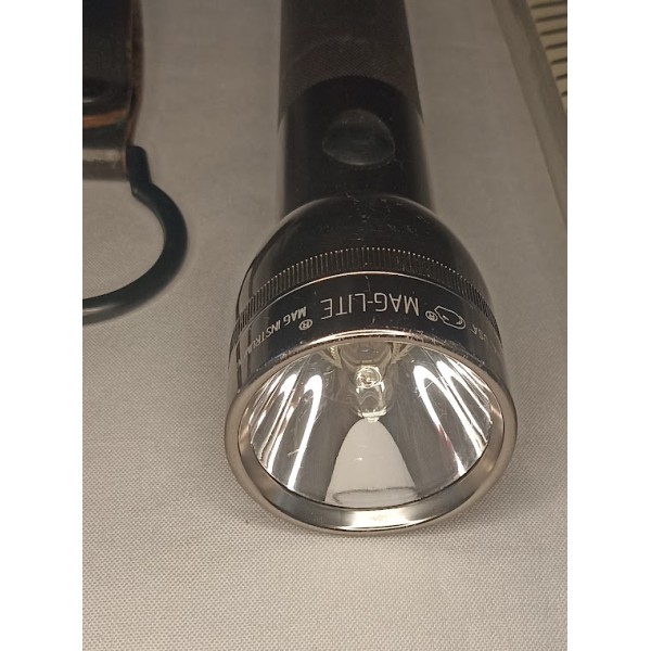 Lampe MAG-LITE USA 3 piles...