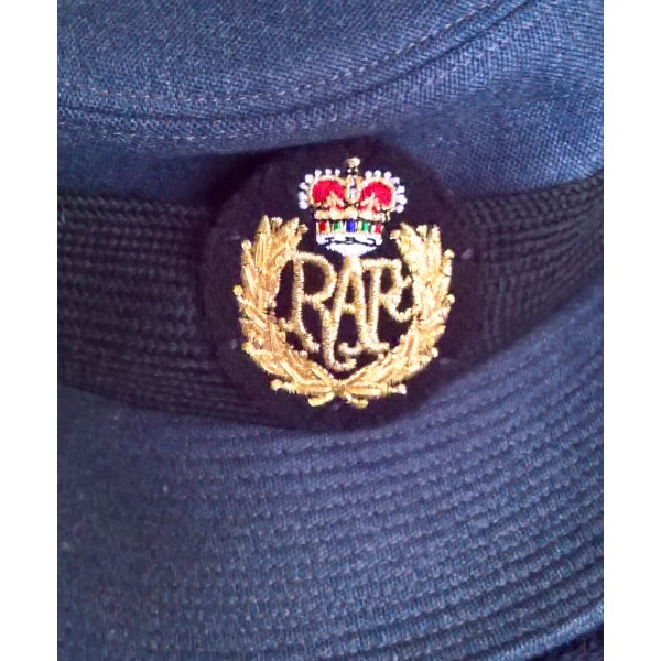 Tenue de sortie complète pour personnel féminin de la Royal Air Force