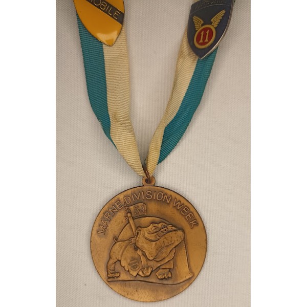 Médaille et insigne US 3ème Marne Division 60/70 vétéran Viet Nam 60/70