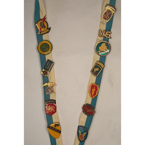 Médaille et insigne US 3ème Marne Division 60/70 vétéran Viet Nam 60/70